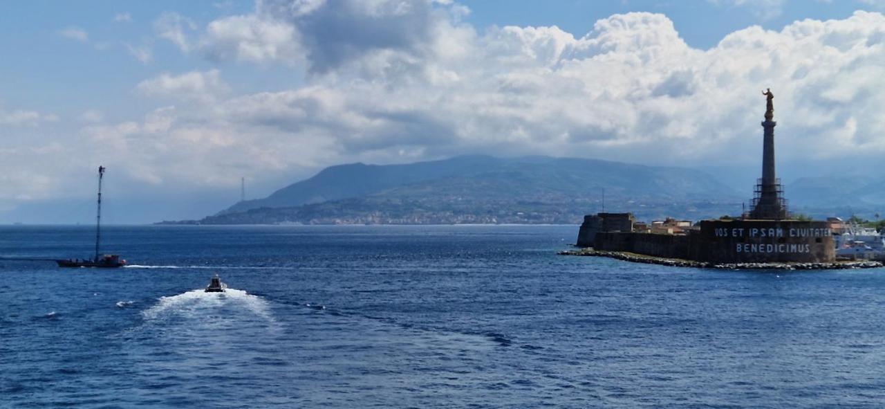 Jolly Charme Suite Messina Bagian luar foto
